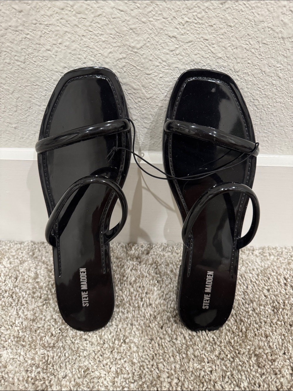 NWT Steve Madden Black Pike Sandals- size 8